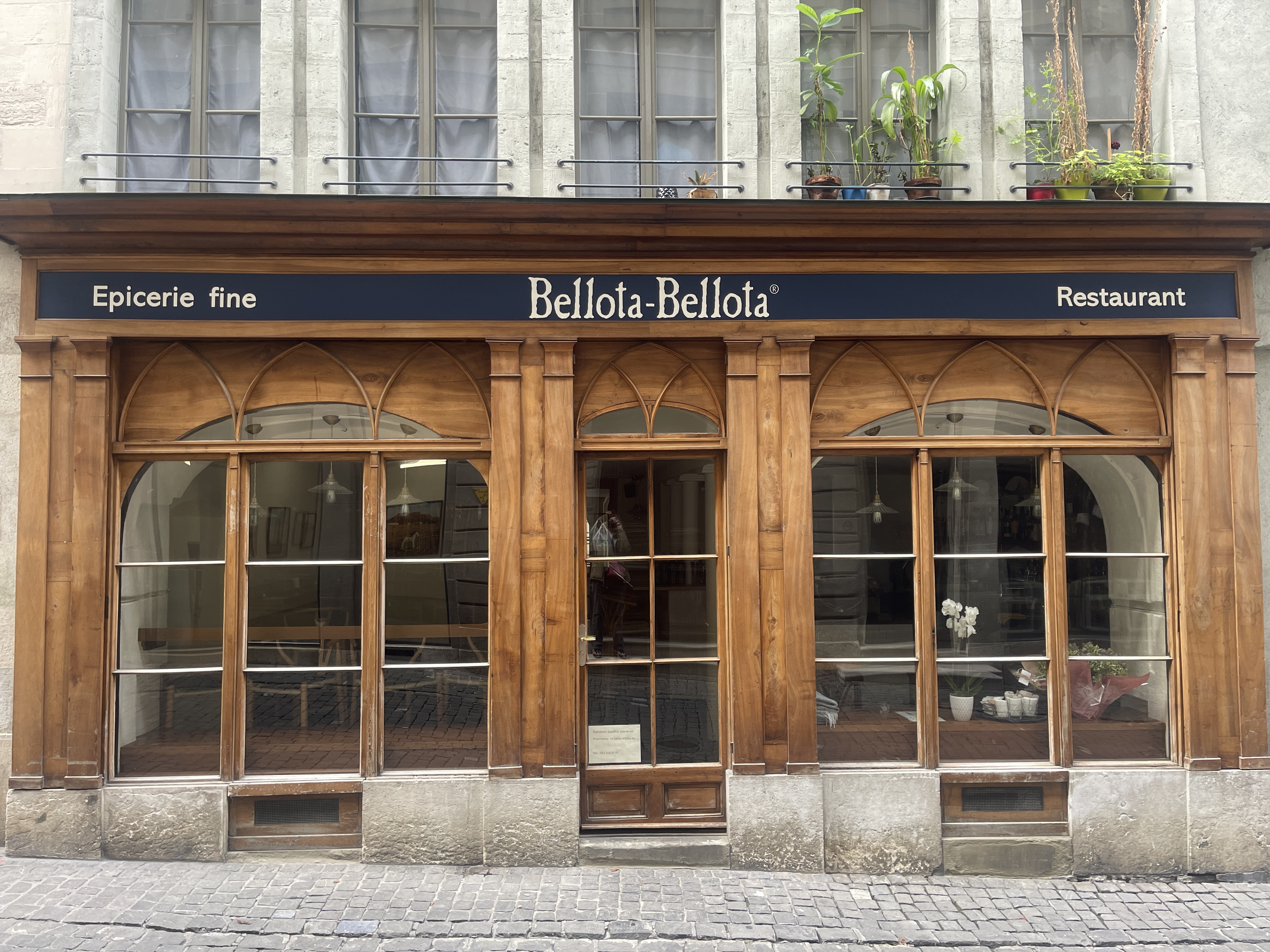 Façade en bois de Bellota-Bellota à Genève