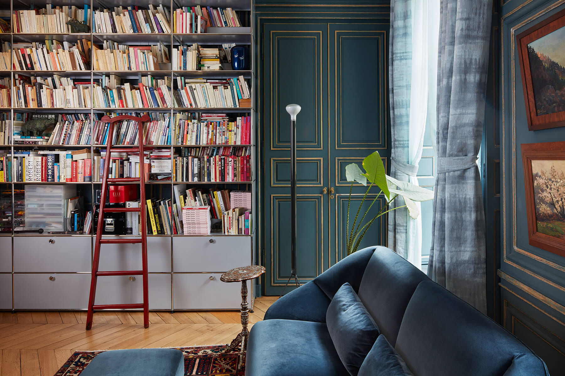 Salon rue de l’Université à Paris par Dora Hart — vue 3